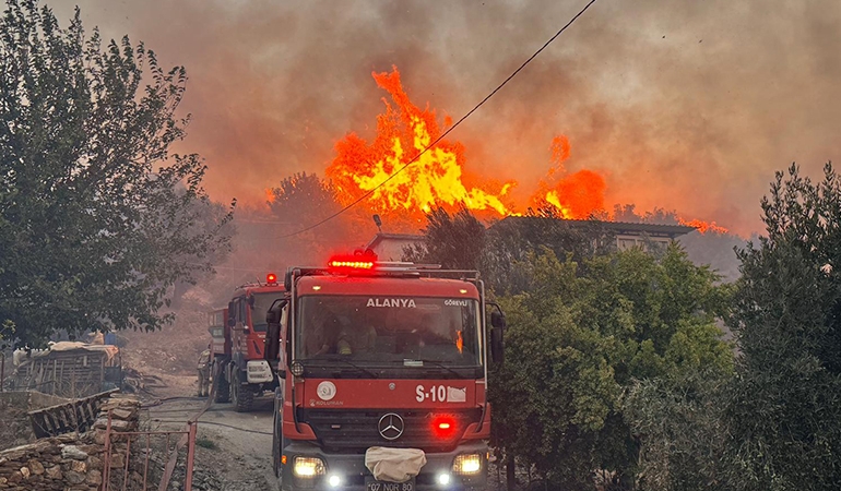 Türkiye orman yangınlarıyla mücadele ediyor! Bakan Yumaklı son durumu açıkladı