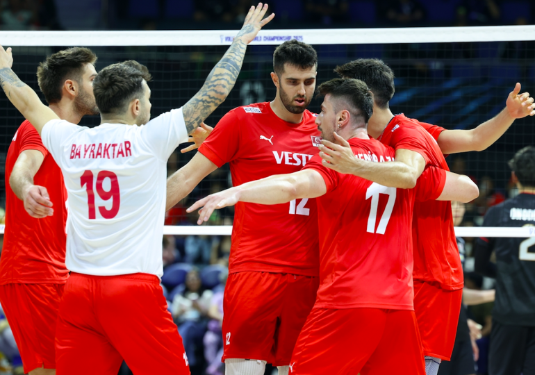 Filenin Efeleri’nden Dünya Şampiyonası’na müthiş başlangıç! Japonya’yı 3-0 devirdik