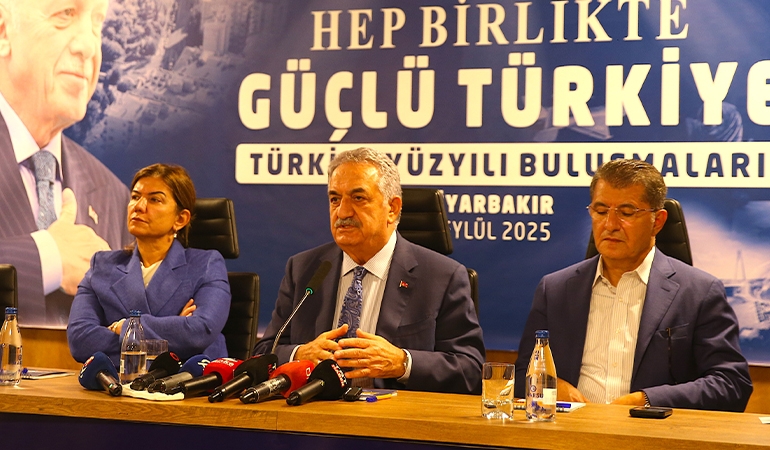 ‘Açılım’ etkinliğinde konuştu: AKP’li Hayati Yazıcı’dan ‘anayasa’ çıkışı