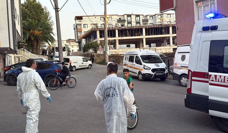 Kocaeli’de ‘kötü koku’ şikayeti yapılan evde anne ve çocuğu ölü bulundu