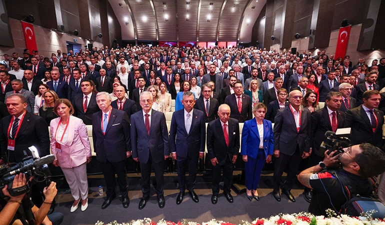 Özgür Özel davet etmişti… Kılıçdaroğlu’nun koltuğu boş kaldı