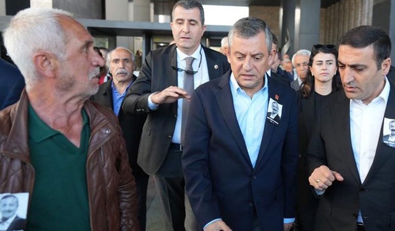 Özgür Özel’e saldırı davasında tahliye kararı: CHP’den tepki geldi…