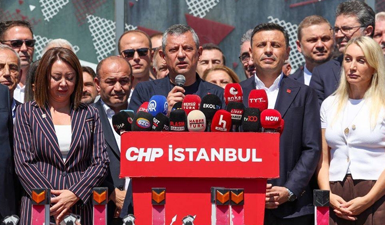 Özgür Özel’den ‘kayyım’ tepkisi: Özgür Çelik görevinin başındadır