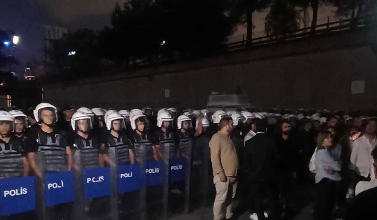 İstanbul’da 6 ilçeye eylem yasağı: CHP binası polis ablukası altında