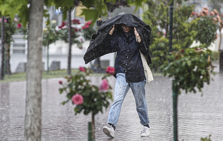 Meteoroloji uyardı: Sıcaklıklar düşecek… Sağanak ve kar geliyor!