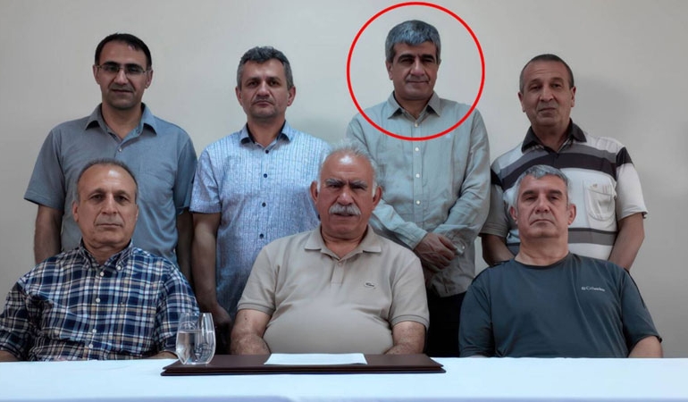 Teröristbaşı Öcalan’la aynı karedeydi: O PKK’lı İmralı’dan nakledildi