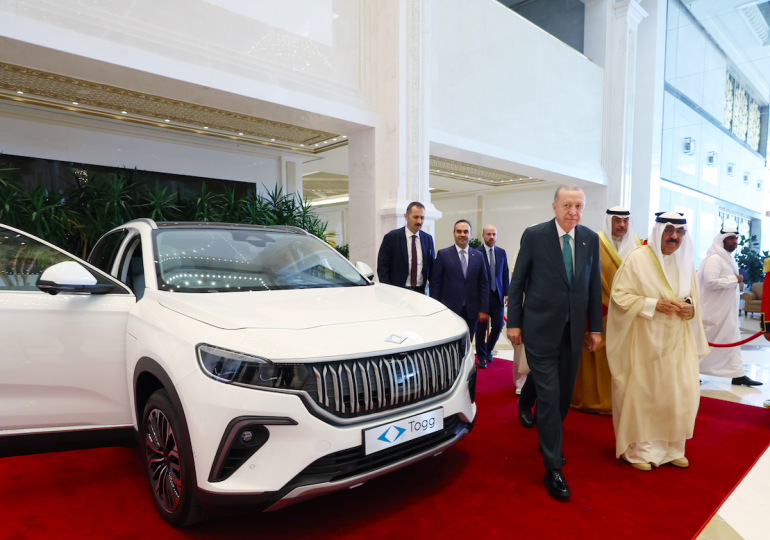 Erdoğan, Kuveyt Emiri’ne TOGG hediye etti
