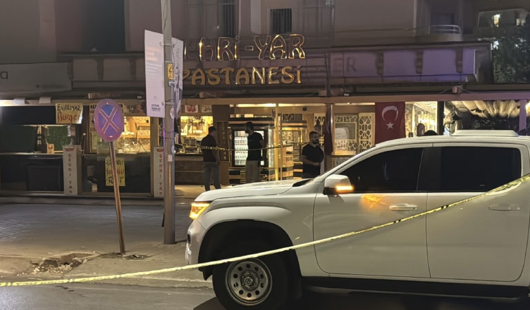 Adana’da pastaneye pimi çekilmemiş el bombası atıldı