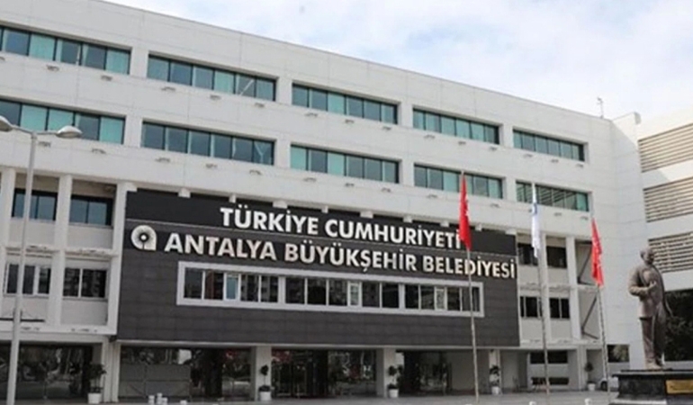 Antalya Büyükşehir’de 8 şube müdürü görevden alındı!