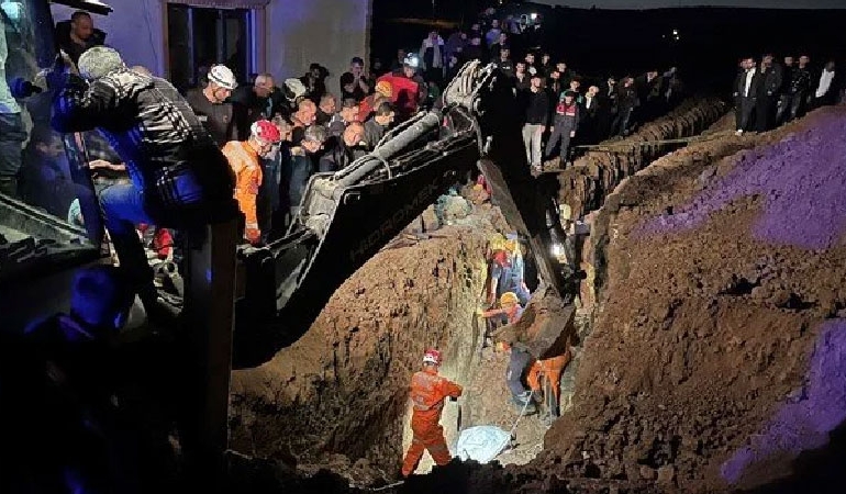 Bursa’da kanalizasyon kazısında göçük: 2 kardeş hayatını kaybetti!
