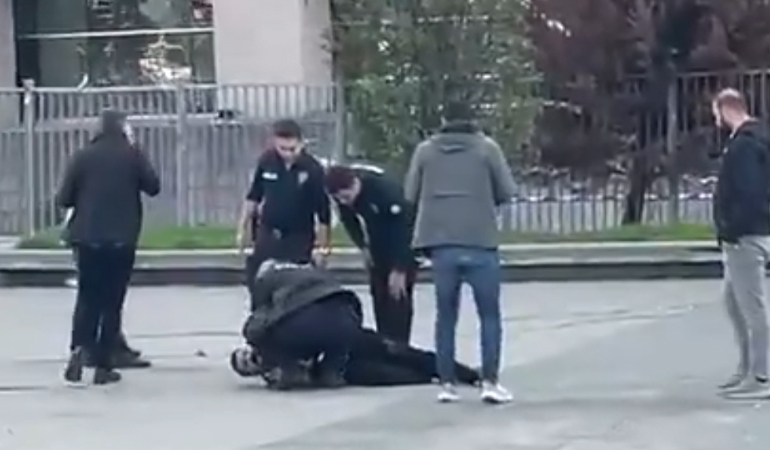 Çağlayan Adliyesi önünde silah sesleri