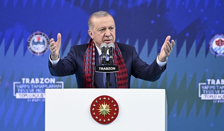 Özgür Özel Brüksel’de konuşurken Erdoğan’dan sert sözler: ‘Hiç mi yüzün kızarmıyor?’