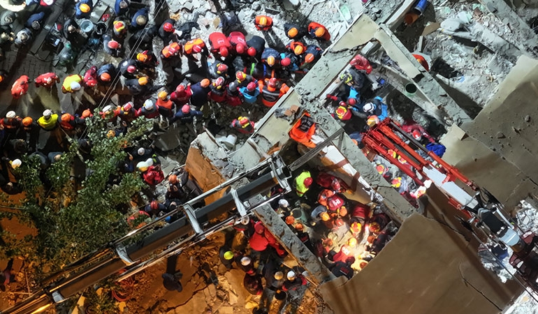 Gebze’de çöken binada 5 kişilik aileden bir tek Dilara hayatta kaldı