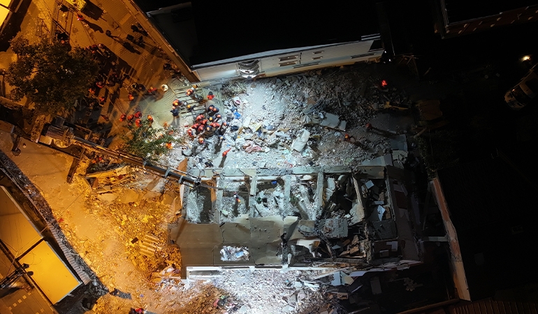 Gebze’deki facia göz göre göre gelmiş… Binanın çökmeden önce çekilen fotoğrafları ortaya çıktı!
