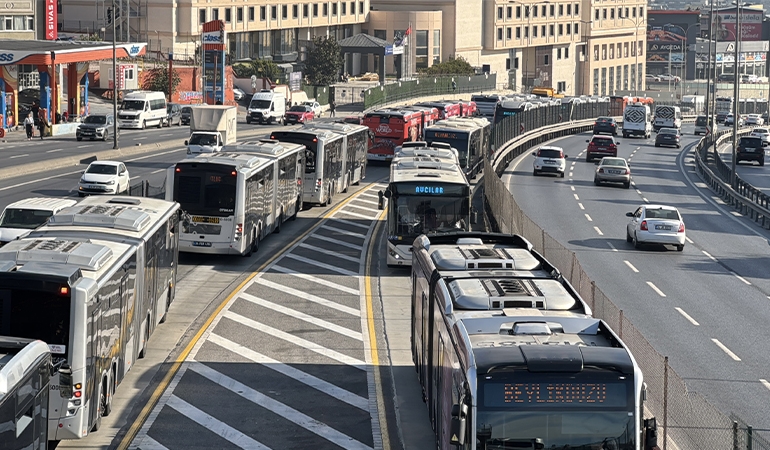 Küçükçekmece’de metrobüs kazası