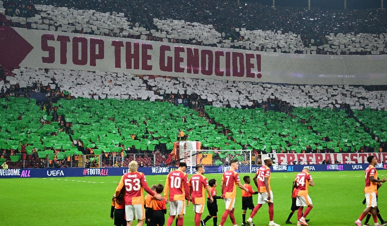 Galatasaray taraftarından Filistin koreografisi