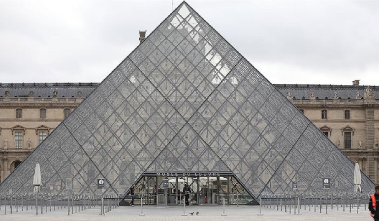 Louvre soygununda maddi zarar açıklandı