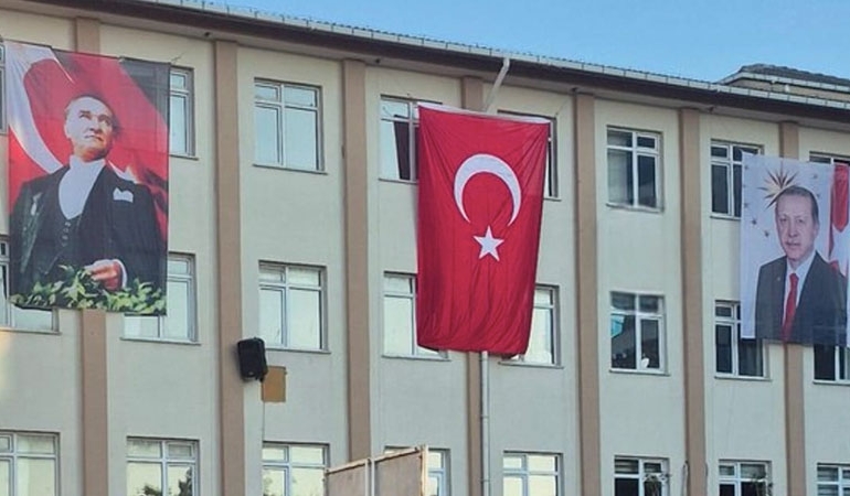 Okullara talimat verildi: Erdoğan posteri asılacak! ‘Atatürk, hiçbir makamla kıyaslanamaz’