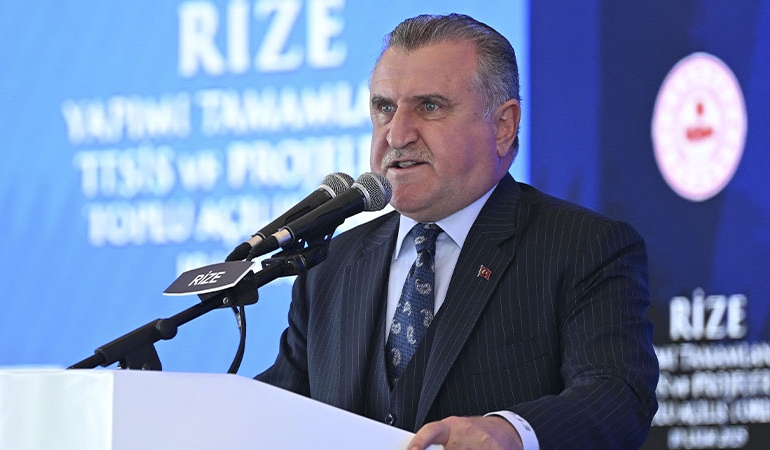 Bakan Bak, Erdoğan’ı överken hızını alamadı: ‘Tasalanma yiğidim, zaman bizden yana’