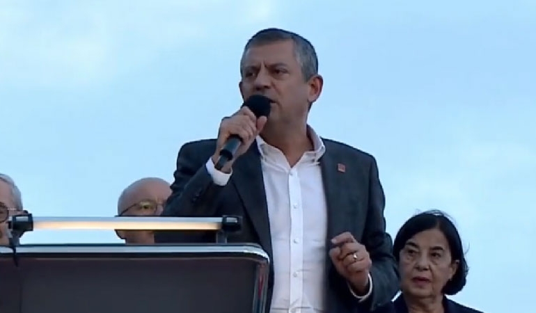 Özgür Özel’den Erdoğan’a nadir element tepkisi: ‘Dün FETÖ ne istediyse vermişti şimdi Trump ne isterse veriyor’