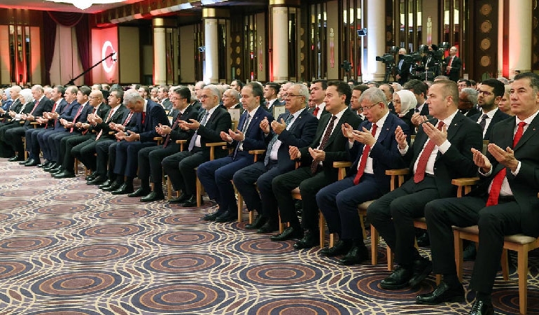 Saray’da dikkat çeken 29 Ekim resepsiyonu: Babacan, Davutoğlu, Oğan var; MHP’den kimse yok