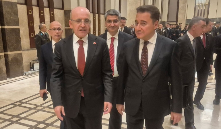 Mehmet Şimşek ile Ali Babacan’dan ayak üstü ‘ekonomi’ sohbeti