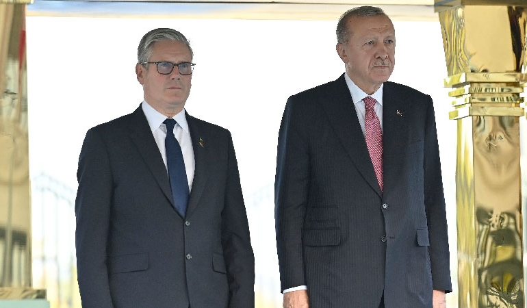 Erdoğan, İngiltere Başbakanı Starmer’ı resmi törenle karşıladı