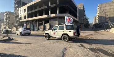Hamas Gazze'deki İsrailli esirleri Kızılhaç heyetine teslim etmeye başladı