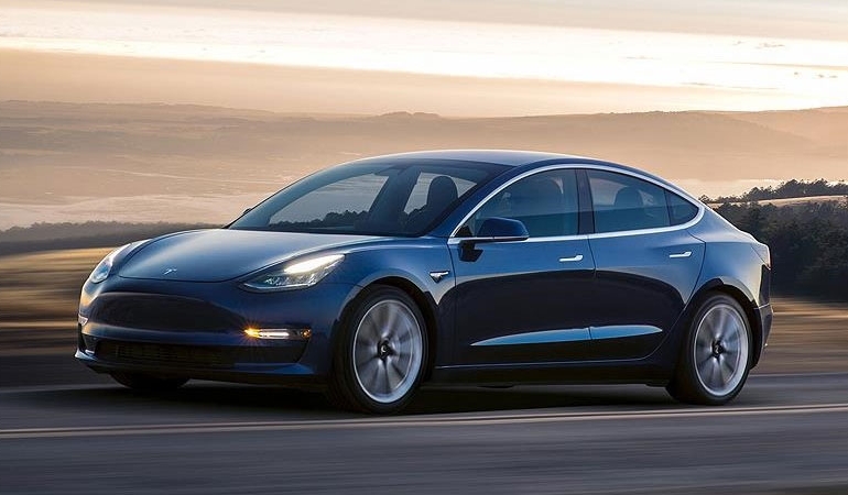 Tesla, yaklaşık 13 bin aracını geri çağırıyor