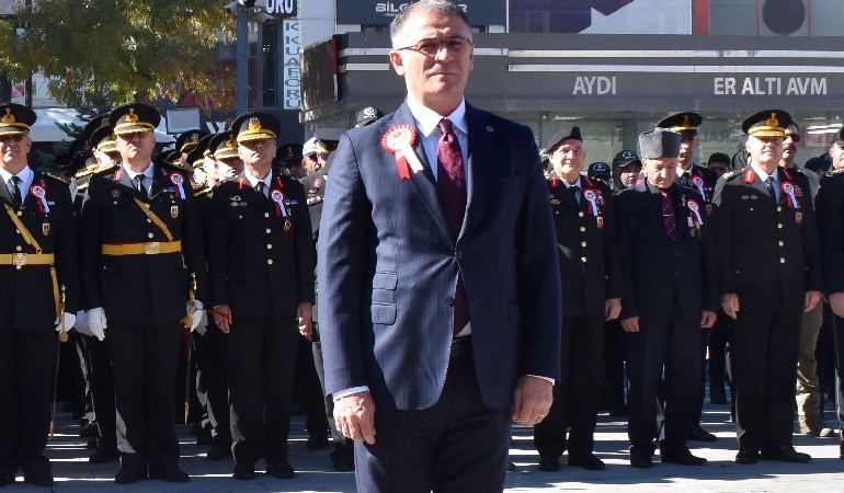 Van Valisi Grup Yorum eşliğinde yürüdü