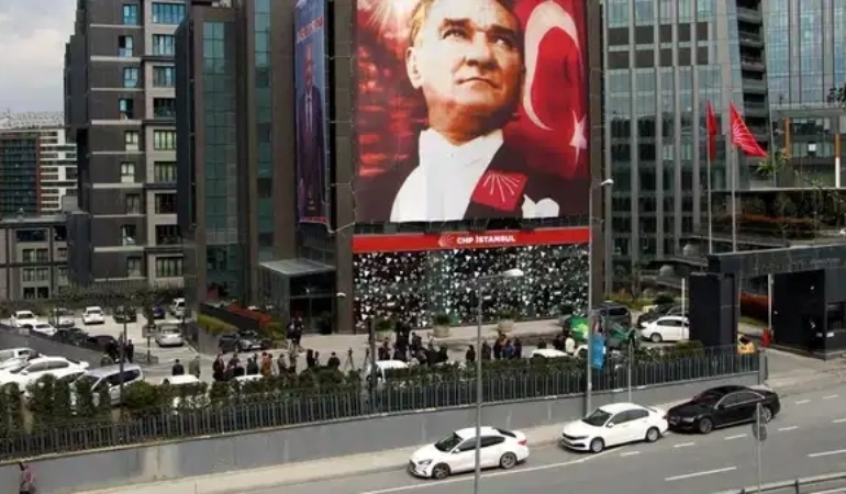 CHP İstanbul İl Başkanlığı binasına el konulması talebi