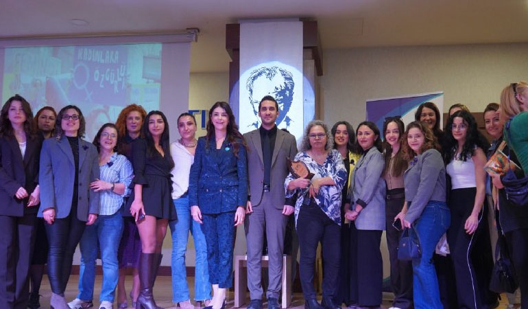 Kadına yönelik şiddet otoriterleşmeyle birlikte artıyor!