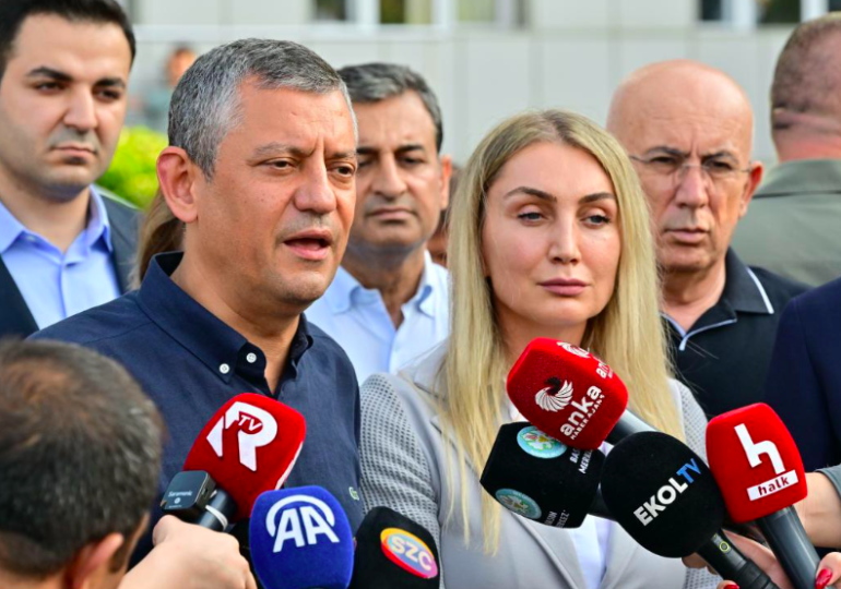 Özgür Özel açıkladı: Dilek İmamoğlu’nun diplomatik pasaportu iptal edildi