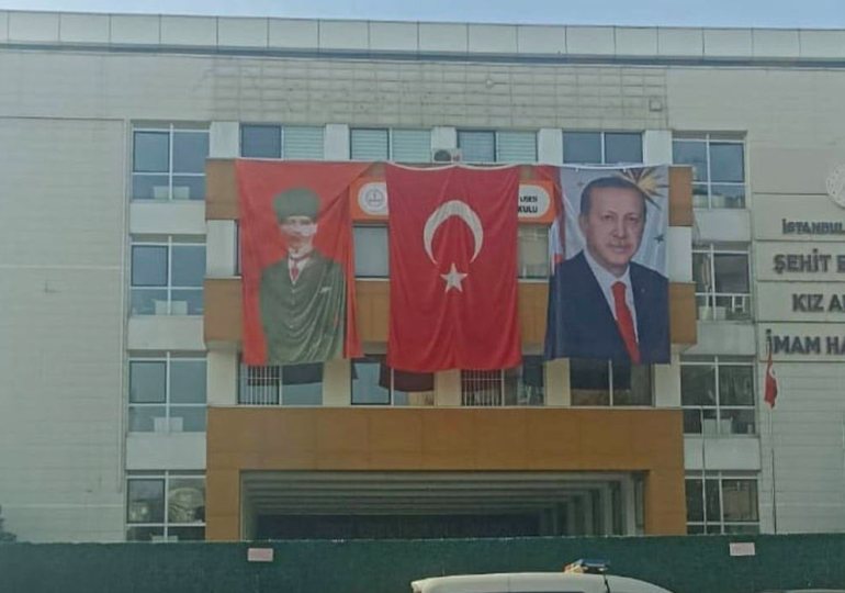 İstanbul’da tartışma yaratan görüntü… Tepkilerin ardından kaldırıldı!