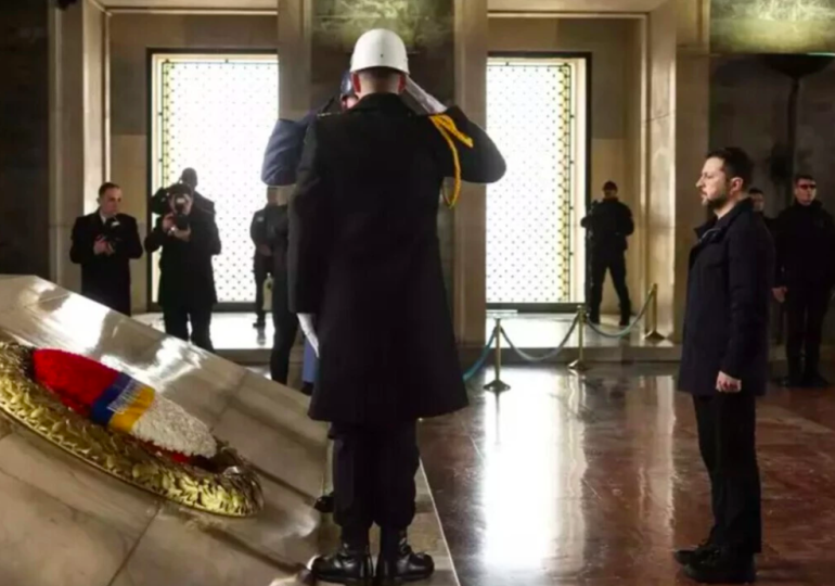 Zelenskiy Ankara’da: Anıtkabir’i ziyaret etti… Erdoğan’la görüşecek