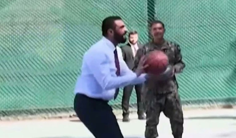 Suriye Cumhurbaşkanı Şara ABD’li komutanlarla basketbol oynadı