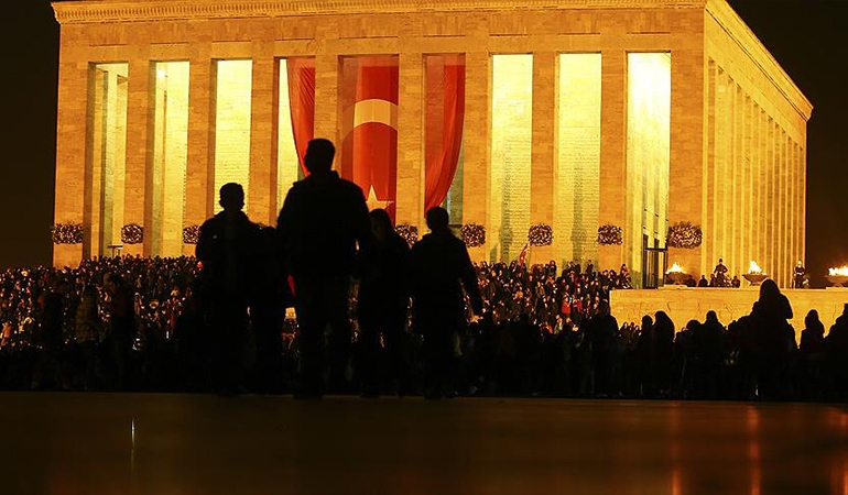 Anıtkabir çağrısına katılan isimlerden ‘kararlılık’ mesajları: ‘Türk’ün teslim olmama iradesindeyiz!’