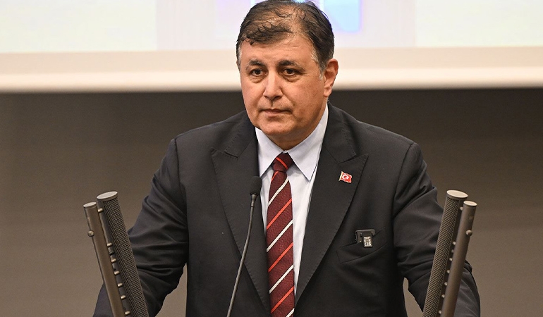 Cemil Tugay’dan AKP’ye geçeceği iddialarına yanıt: ‘Tükürüğe boğarlar’