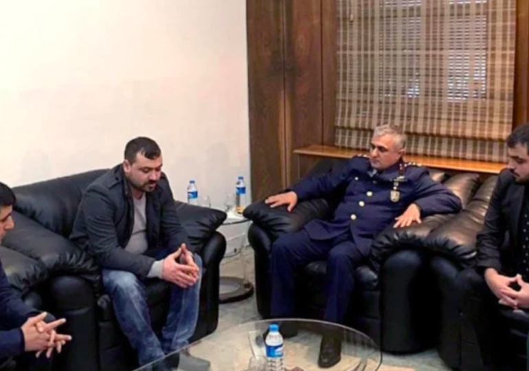 AKP’li isim çete liderliğinden tutuklandı… Kısa süre önce Emniyet Müdürlüğü’nü ziyaret etmiş!