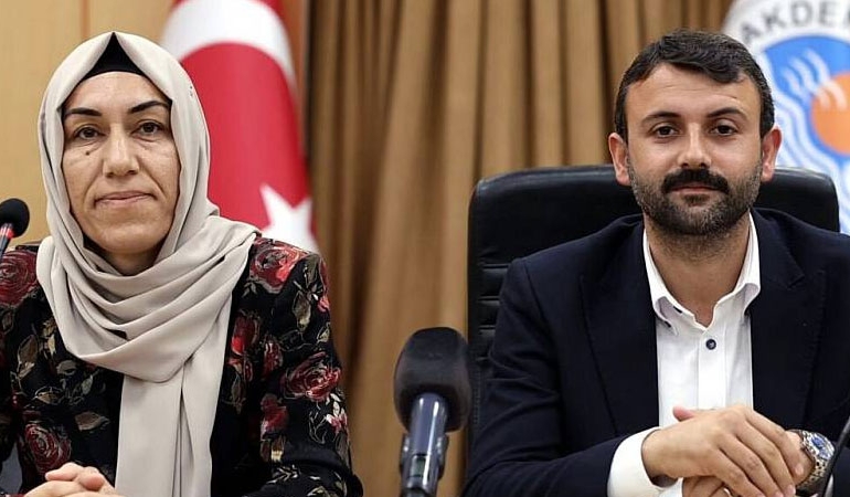 Yerlerine kayyım atanmıştı: DEM Partili Akdeniz Belediye Başkanları tahliye edildi