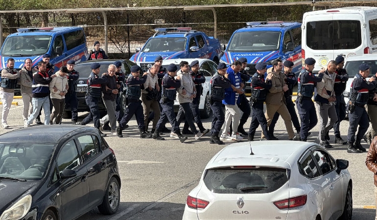 FETÖ üyeleri lastik botla yurt dışına kaçmaya çalışırken yakalandı