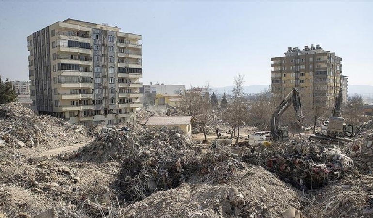96 kişinin öldüğü Güvenç Apartmanı davası: 16 memurun yargılanmasına başlandı