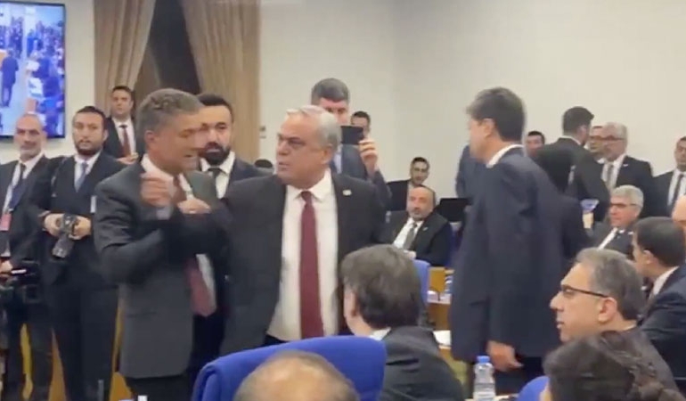 Konu: Halk Tv… CHP’li vekilden CHP’li vekillere protesto! ‘Haysiyetsiz adamlar’
