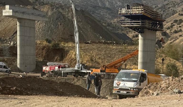 Diyarbakır’da viyadük inşaatında iskele çöktü: Ölü ve yaralılar var! SGK’dan açıklama…
