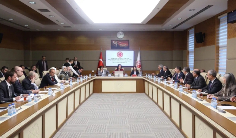 Meclis’te komisyonda ‘İmralı ziyareti’ tartışması: CHP salonu terk etti