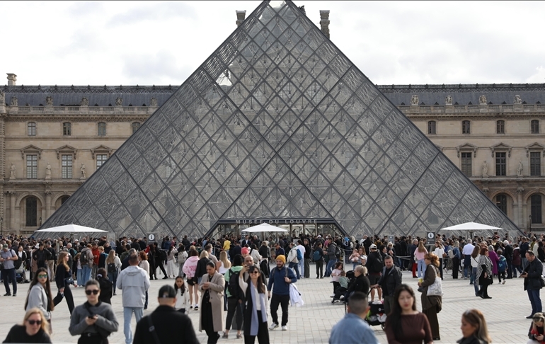 Louvre Müzesi soygunu: Güvenlik şifresi bakın ne çıktı!