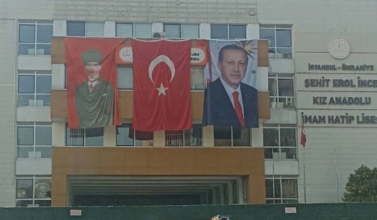 CHP’li vekil duyurdu: 10 Kasım öncesi okula Erdoğan posteri asıldı