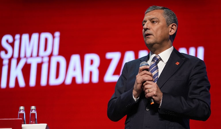Özgür Özel yeniden CHP Genel Başkanı seçildi