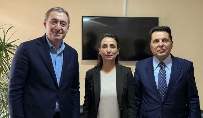 Ahmet Özer, DEM Parti Eş Genel Başkanları ile görüştü