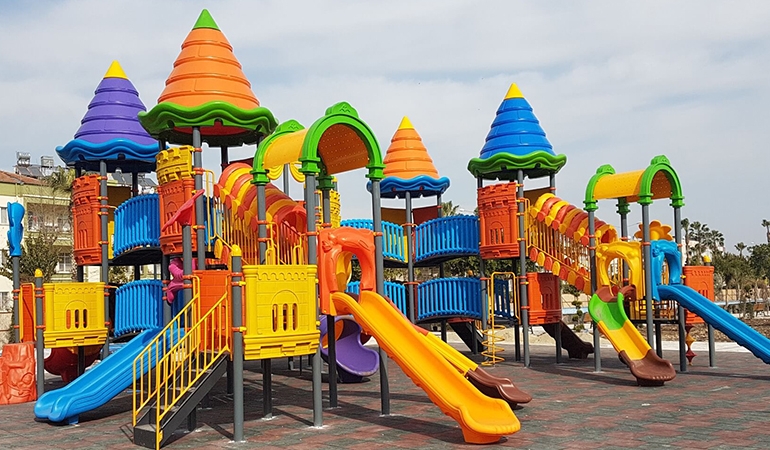 Bağcılar’da parkta oynayan 4 çocuk akıma kapıldı
